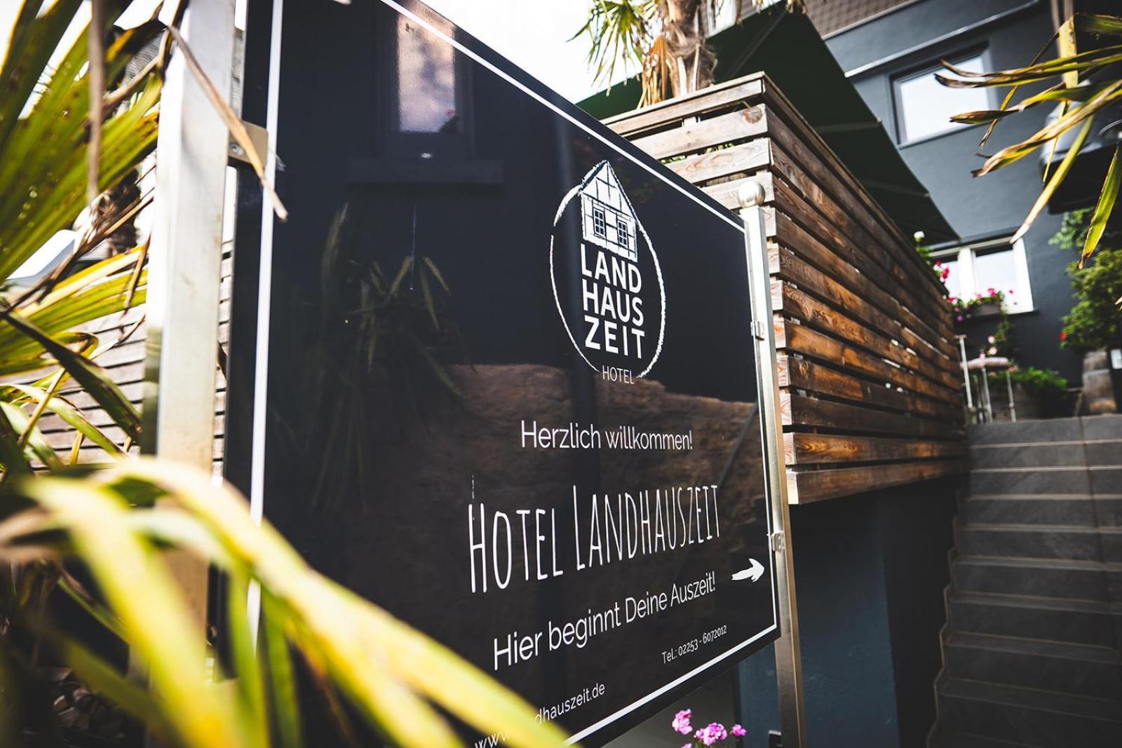Boutique Hotel Landhauszeit Бад-Мюнстерайфель Екстер'єр фото